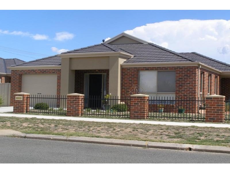 2/17 Tobin Street, Ararat VIC 3377