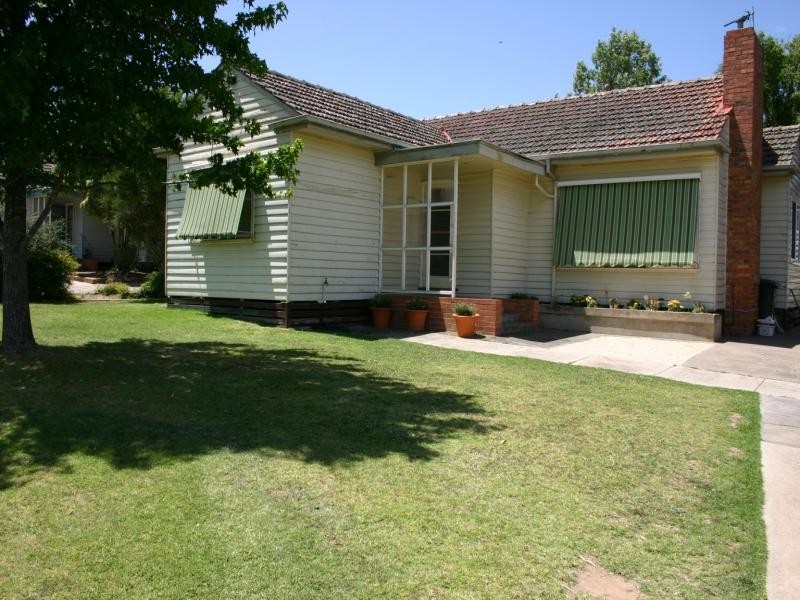 4 Aradale Avenue, Ararat VIC 3377