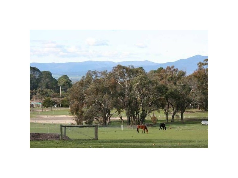 5 Picnic Road, Ararat VIC 3377