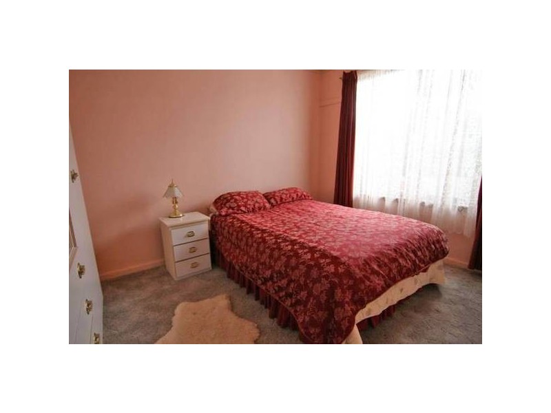 5 Churchill Avenue, Ararat VIC 3377