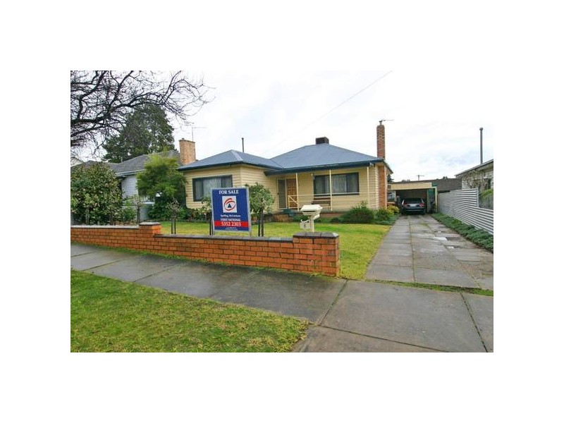 8 Clarke Street, Ararat VIC 3377