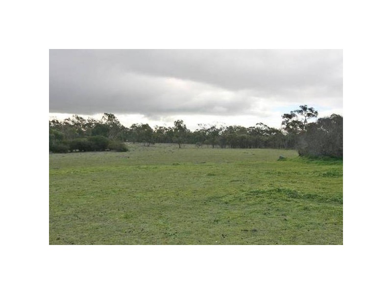 Off Londonderry Road, Jallukar, Moyston VIC 3377