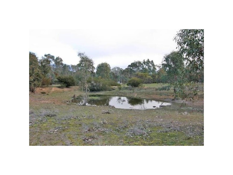 Off Londonderry Road, Jallukar, Moyston VIC 3377