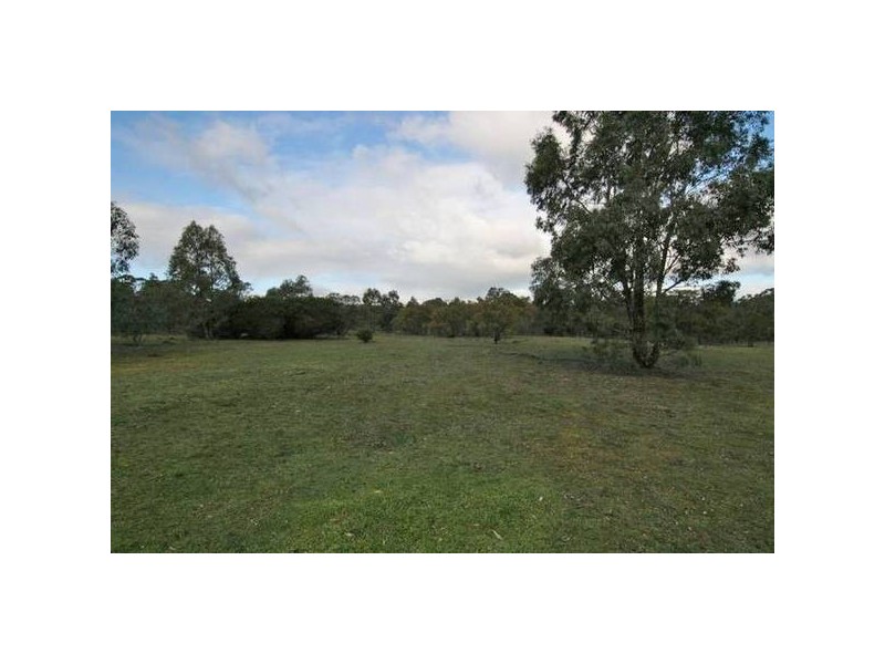 Off Londonderry Road, Jallukar, Moyston VIC 3377