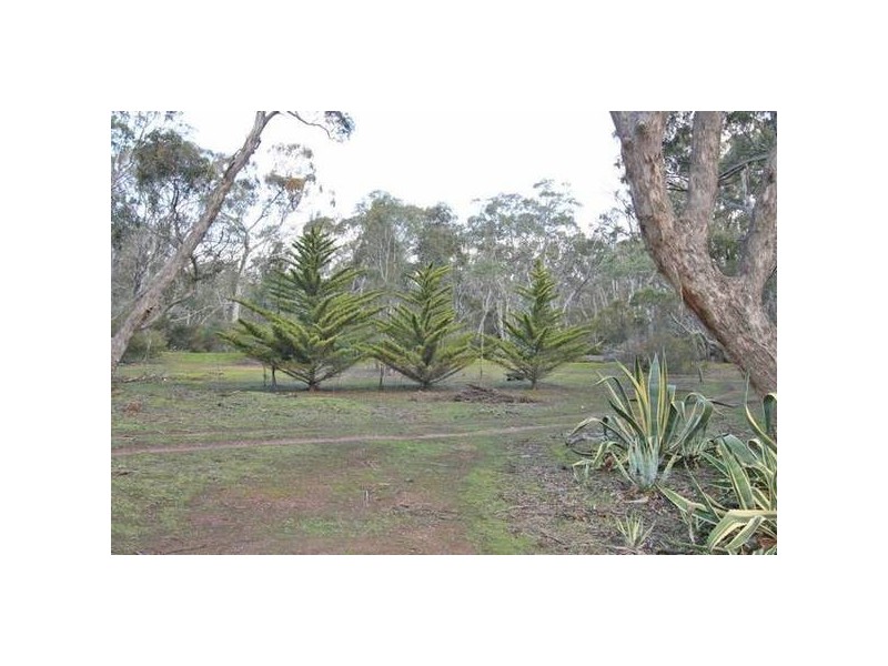 Off Londonderry Road, Jallukar, Moyston VIC 3377