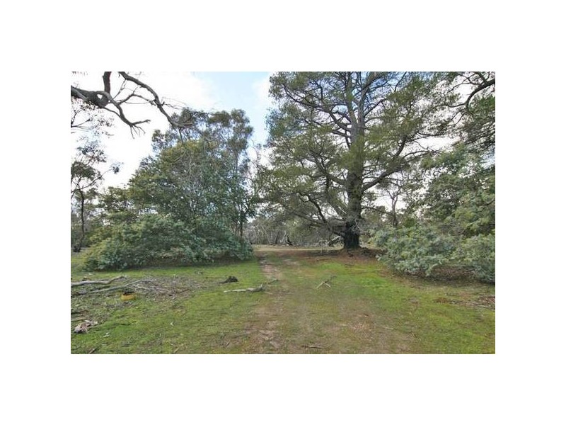 Off Londonderry Road, Jallukar, Moyston VIC 3377