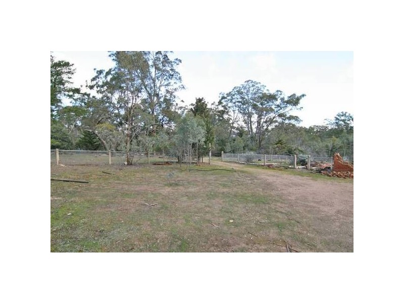 Off Londonderry Road, Jallukar, Moyston VIC 3377