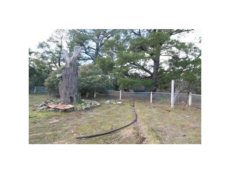 Off Londonderry Road, Jallukar, Moyston VIC 3377