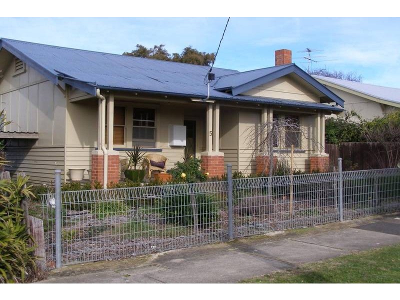 5 Jenkin Street, Ararat VIC 3377