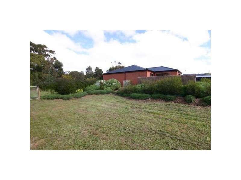 21 Bowen Place, Ararat VIC 3377