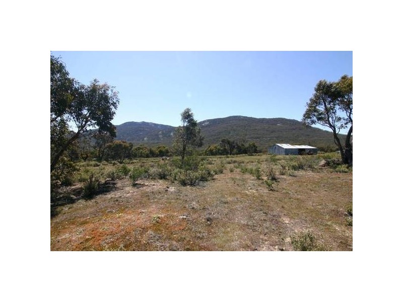 8 Western Highway, Buangor VIC 3375