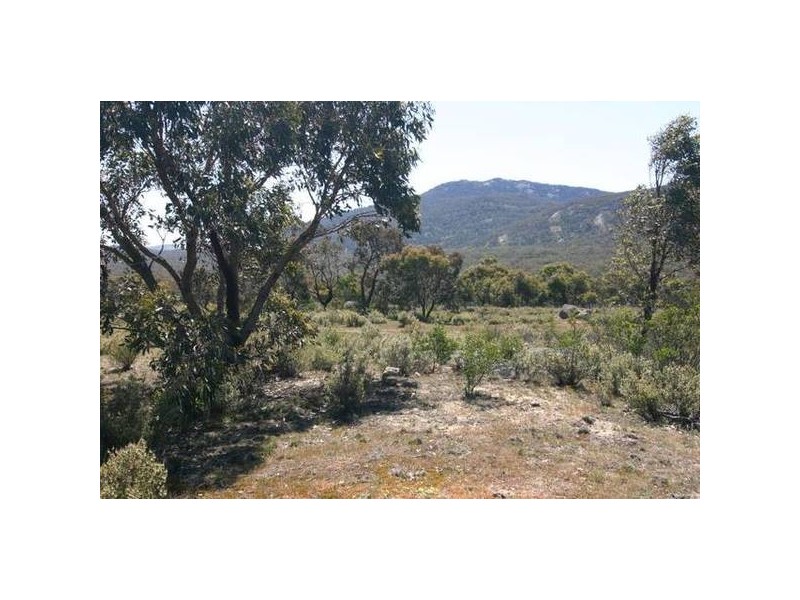 8 Western Highway, Buangor VIC 3375