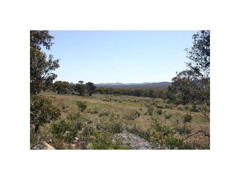 8 Western Highway, Buangor VIC 3375