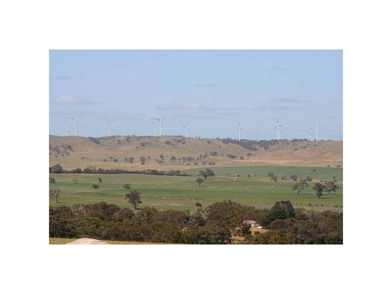 8 Western Highway, Buangor VIC 3375