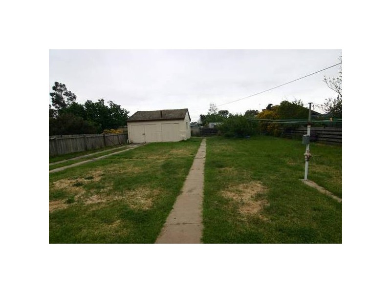 8 Baird Street, Ararat VIC 3377