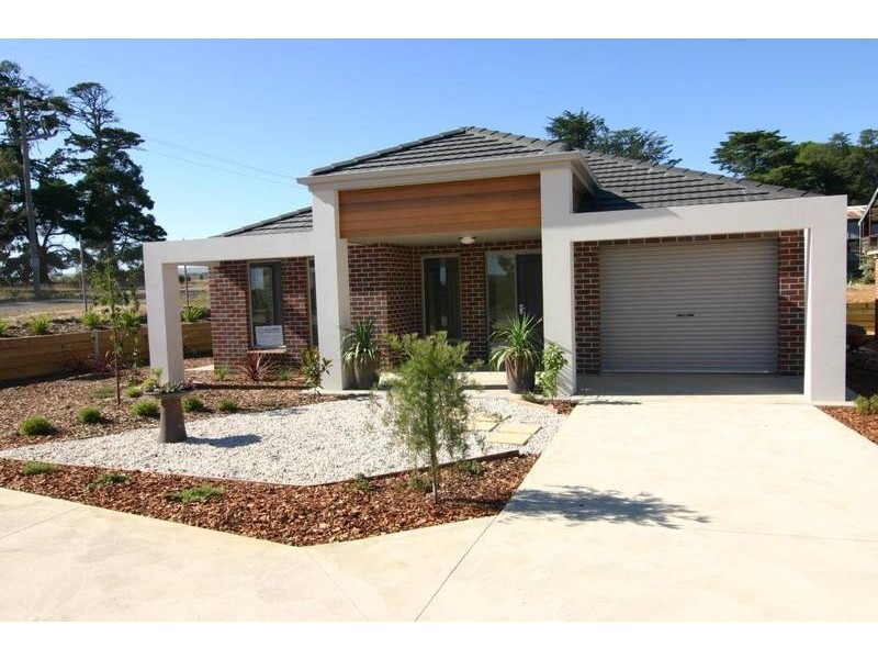 1 – 23/ Corner Basham & Lowe Streets, Ararat VIC 3377