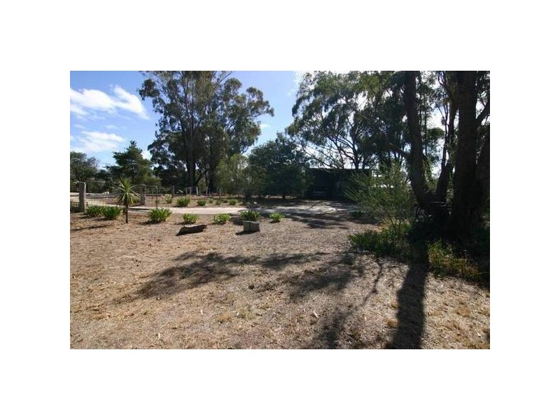 81 Hillarys Road, Elmhurst VIC 3469