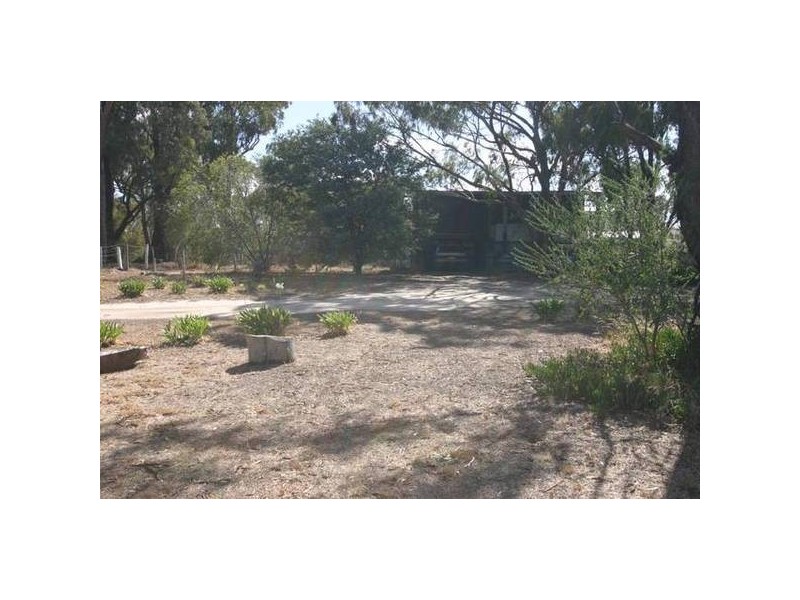 81 Hillarys Road, Elmhurst VIC 3469