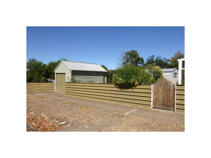 16 Dawson Street, Ararat VIC 3377