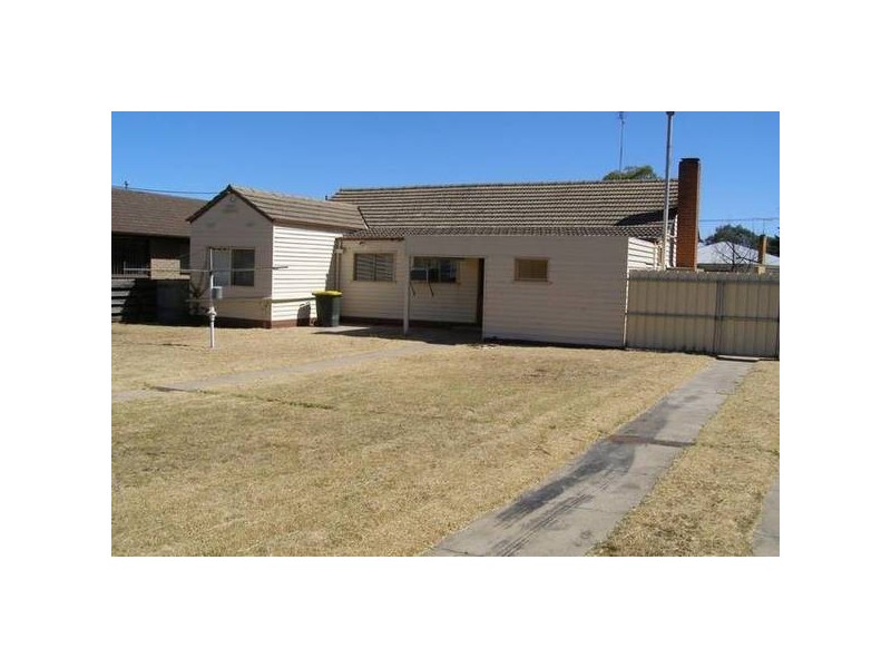 8 Baird Street, Ararat VIC 3377