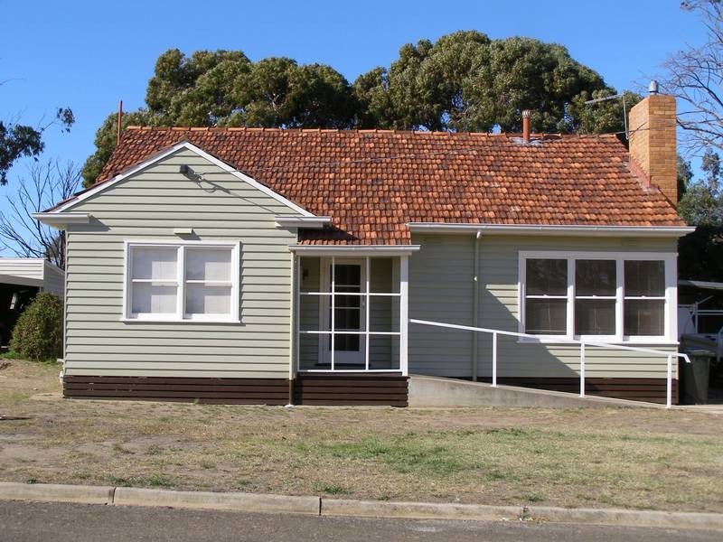 8 Aradale Avenue, Ararat VIC 3377
