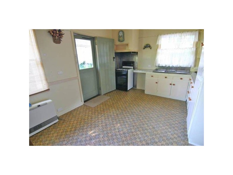 32 Port Fairy Road, Ararat VIC 3377