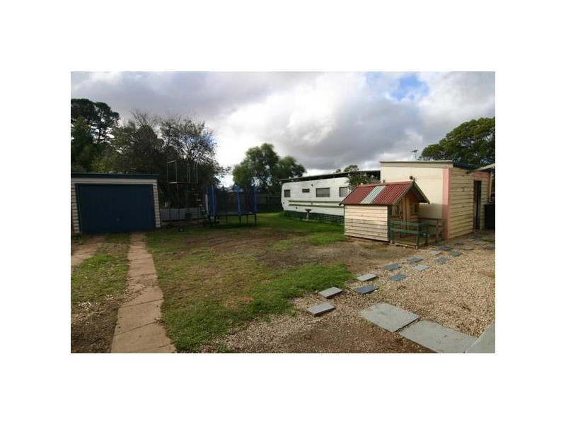 18 School Road, Westmere VIC 3351