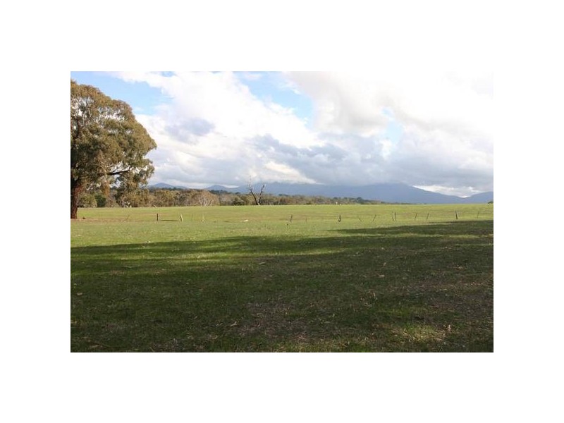 Adelaide Hills Road, Moyston VIC 3377