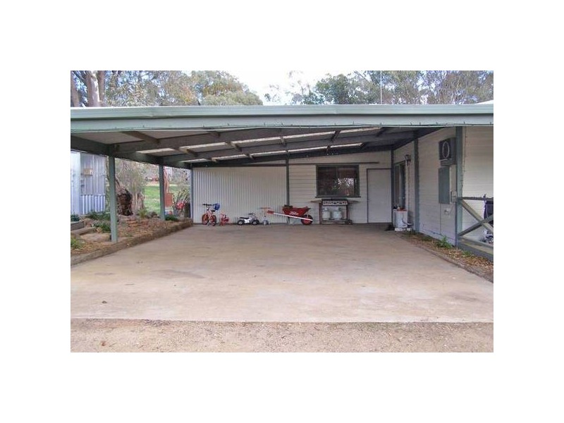 50 Presbyterian Church Road, Moyston VIC 3377