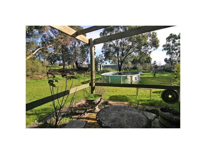 50 Presbyterian Church Road, Moyston VIC 3377