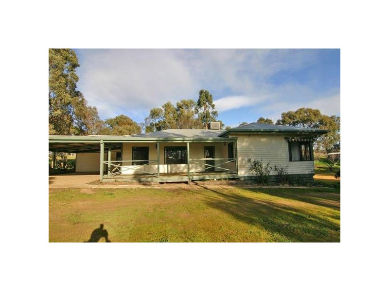 50 Presbyterian Church Road, Moyston VIC 3377