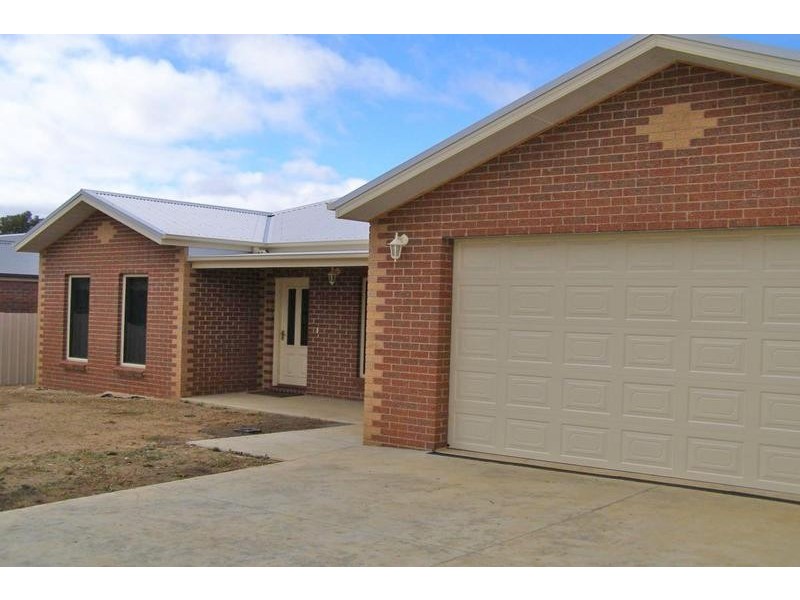 13 Hucker Street, Ararat VIC 3377