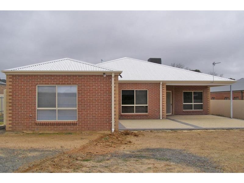 13 Hucker Street, Ararat VIC 3377