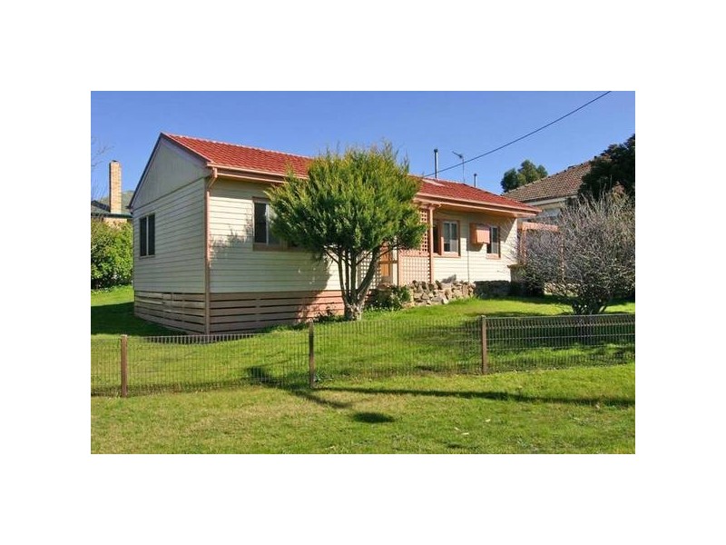 36 McGibbony Street, Ararat VIC 3377