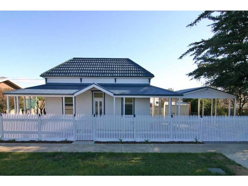 19 Currajong Avenue, Ararat VIC 3377