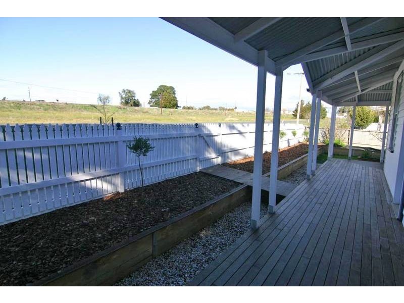 19 Currajong Avenue, Ararat VIC 3377