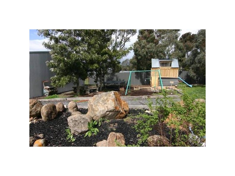 99 Port Fairy Road, Ararat VIC 3377