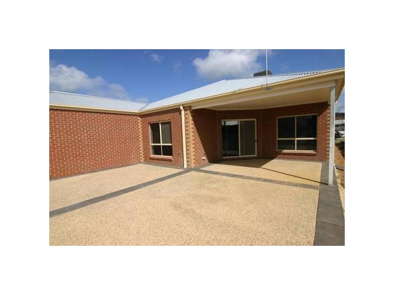13 Hucker Street, Ararat VIC 3377