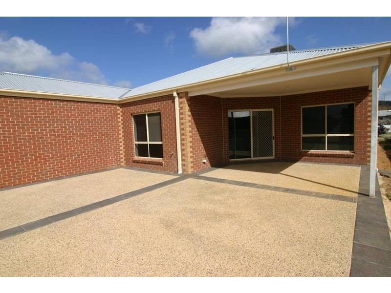 13 Hucker Street, Ararat VIC 3377