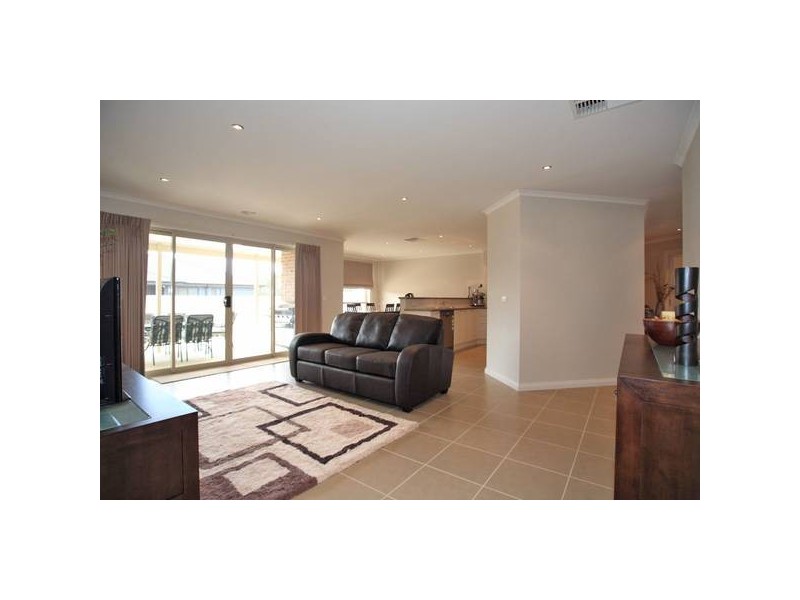 19 Hucker Street, Ararat VIC 3377