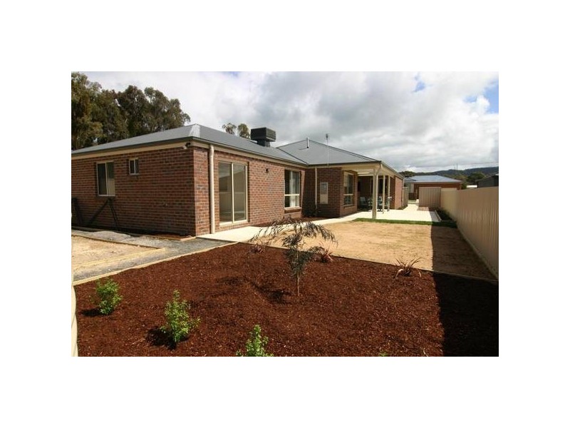 19 Hucker Street, Ararat VIC 3377