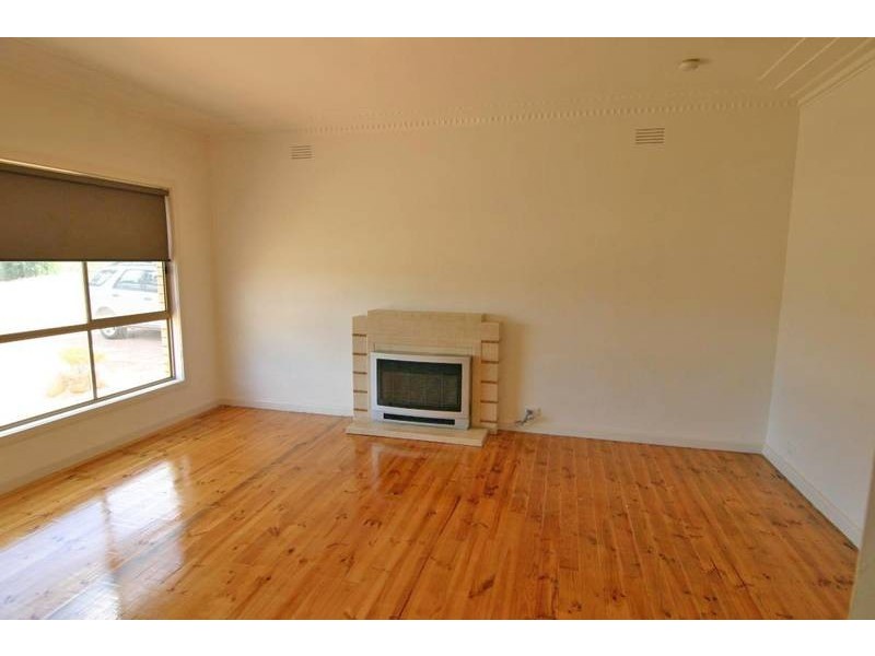 8 Eyre Street, Ararat VIC 3377