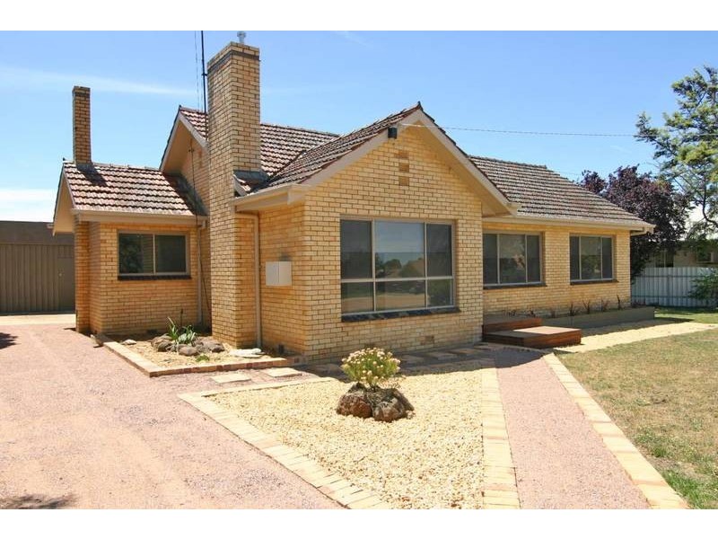 8 Eyre Street, Ararat VIC 3377