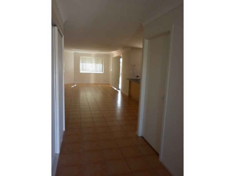 137 Lakeside Avenue, Springfield Lakes QLD 4300