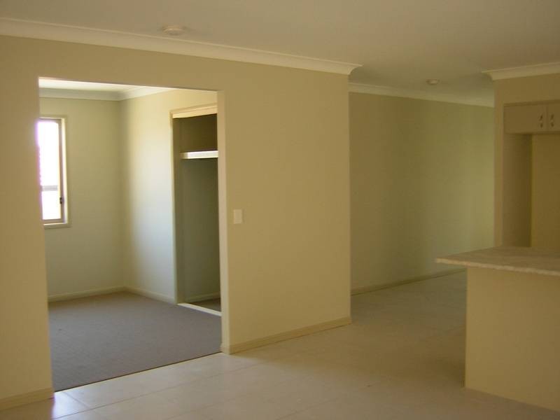 15 Freesia Close, Springfield Lakes QLD 4300