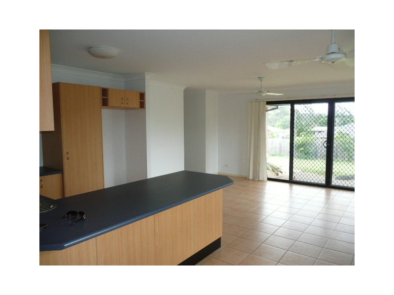 8 Rae Close, Camira QLD 4300
