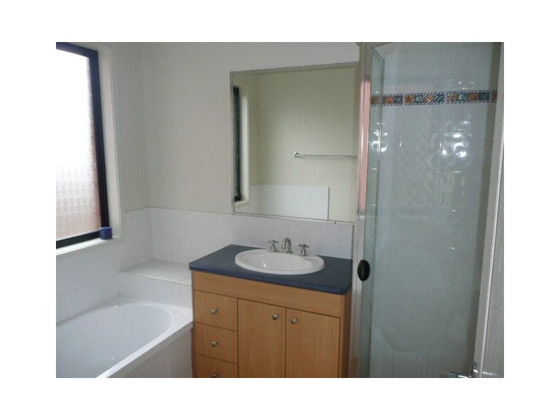 8 Rae Close, Camira QLD 4300