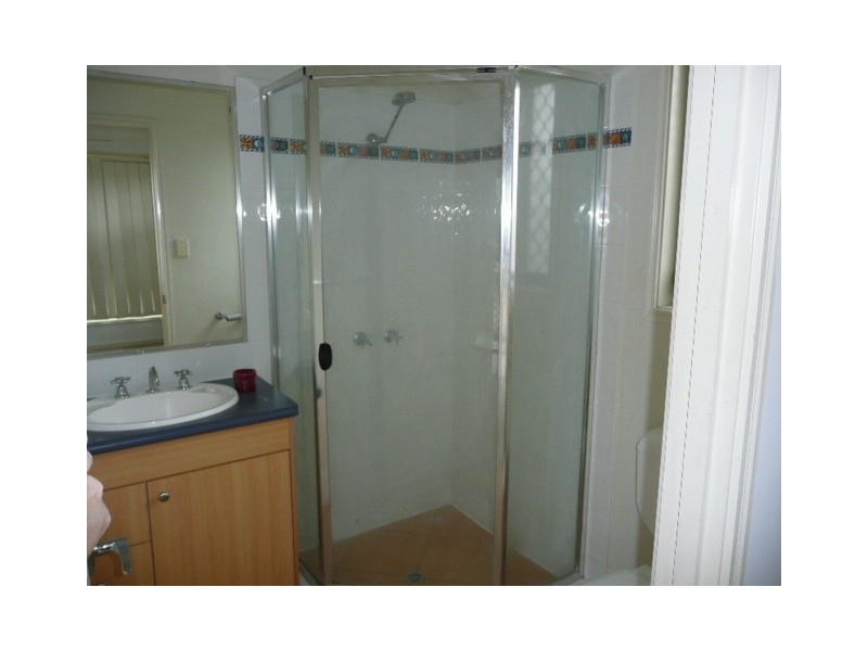 8 Rae Close, Camira QLD 4300
