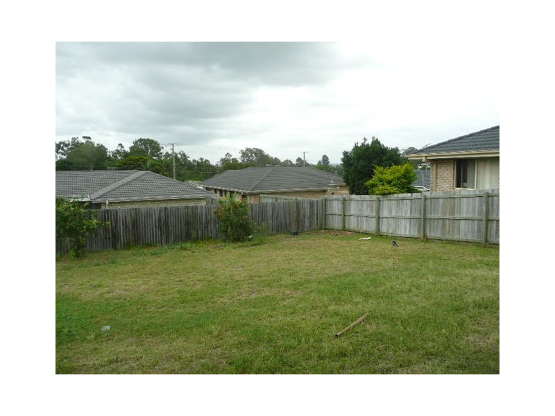 8 Rae Close, Camira QLD 4300