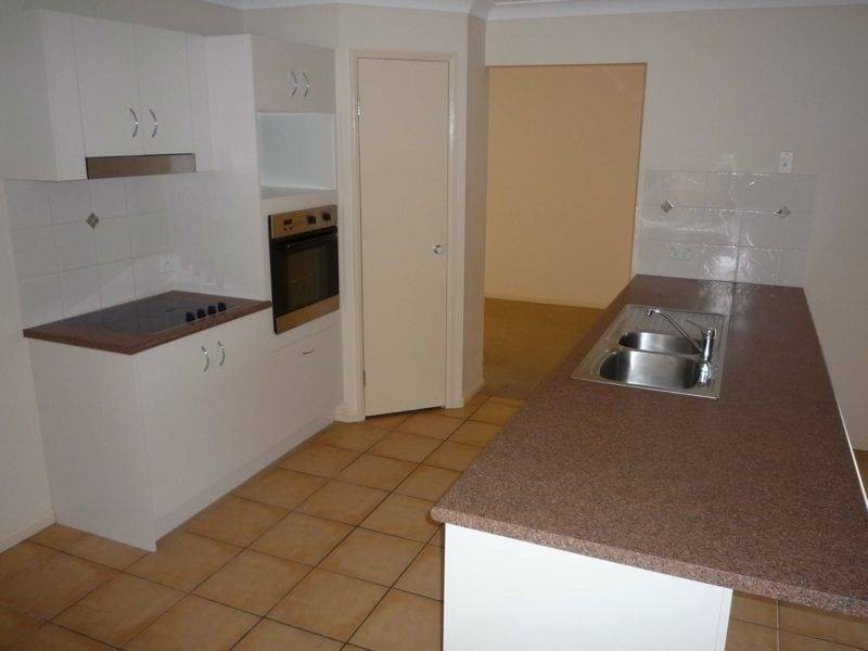 10 Emma Pl, Springfield Lakes QLD 4300